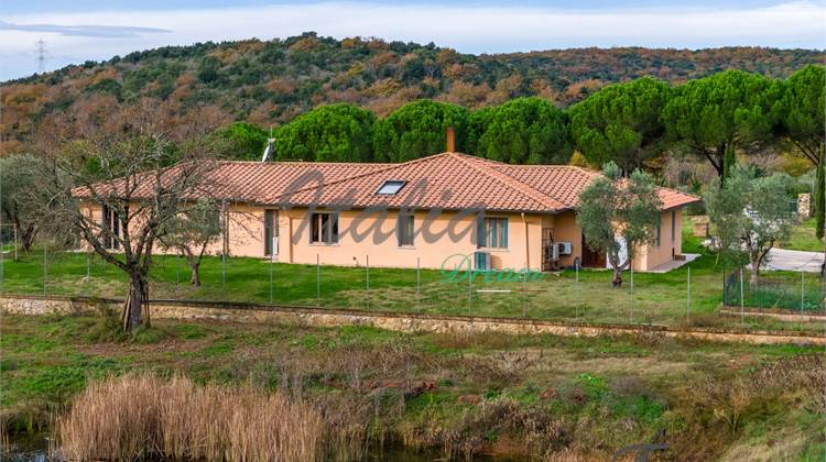 Beautiful exclusive villa with private park