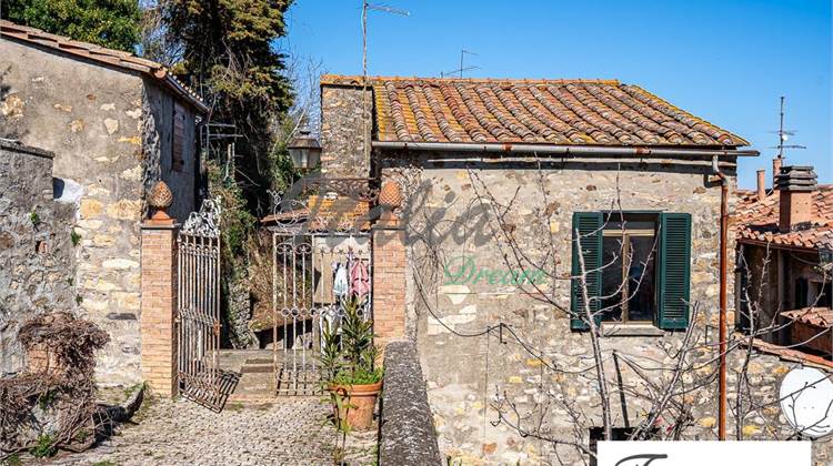 Casa in vendita a Castelnuovo di Val di Cecina – terra-tetto con magazzino storico, 2 camere e teler