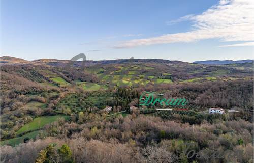 La Villa dei Tre Orizzonti: Prestigio Personalizzabile tra Saturnia, l'Argentario e l'Amiata