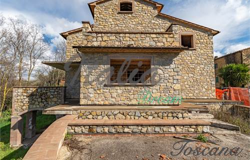 La Villa dei Tre Orizzonti: Prestigio Personalizzabile tra Saturnia, l'Argentario e l'Amiata