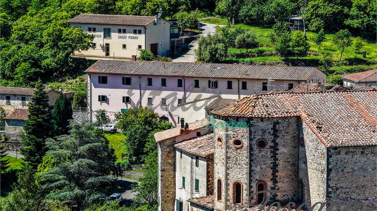Storica Dimora con Corte Privata nel Cuore di Sasso Pisano