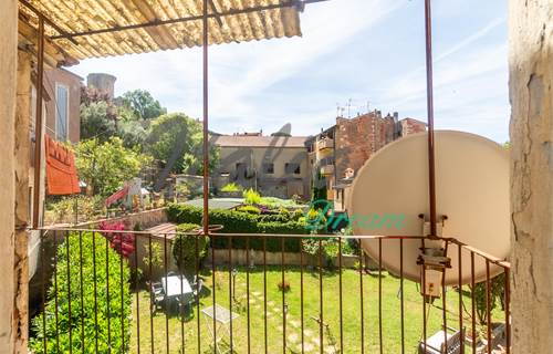 Appartamento con balcone in centro storico