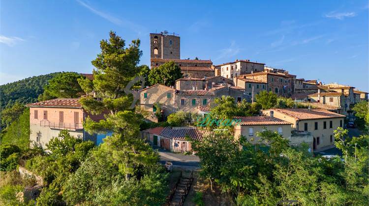 Appartamento con giardino nel centro storico di Montecastelli P.no
