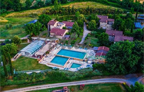 Casole d'Elsa, Resort tra le dolci colline senesi