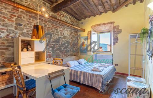 Nel borgo di Scarlino, un investimento da scoprire