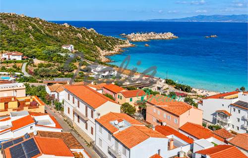 Дуплекс (двухуровневая квартира / дом на две семьи) в Продажа в Santa Teresa Gallura