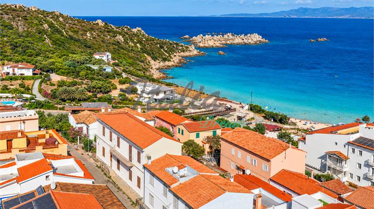 Lussuoso duplex con spettacolare terrazza vista mare nel cuore di Santa Teresa di Gallura